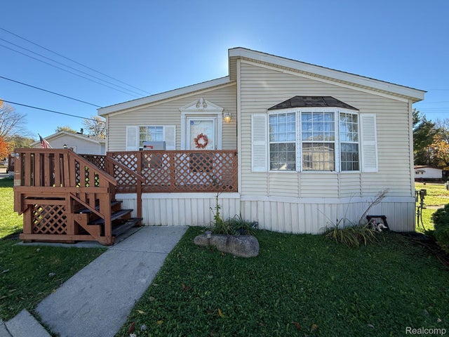 17 Arbor Way, Lyon charter township