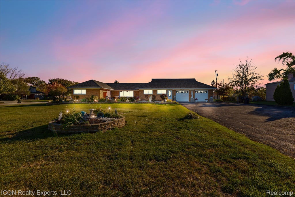 5072 15 Mile Road, Sterling Heights city