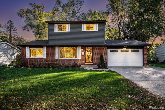 42071 Lindsay Drive, Plymouth city