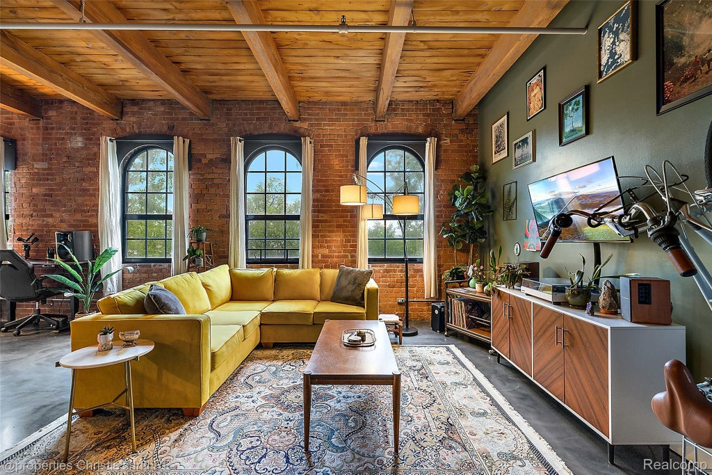 6533 E Jefferson Avenue 312w, Detroit city