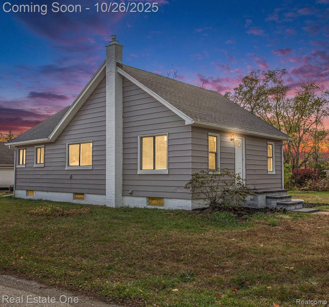 5251 Pontiac Lake Road, Waterford charter township