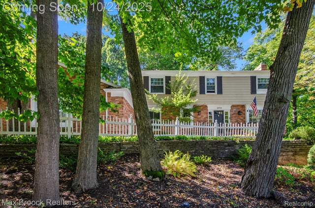 32533 Robinhood Drive, Beverly Hills village