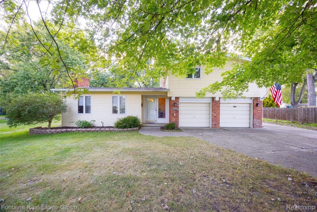 22231 Cass Street, Farmington city