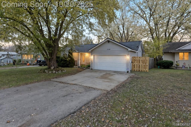 3294 Comer Drive, Flint city