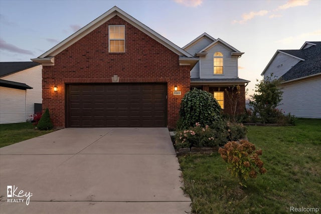 5089 Wilshire Drive, Dundee village