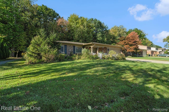 5761 Bingham Drive, Troy city