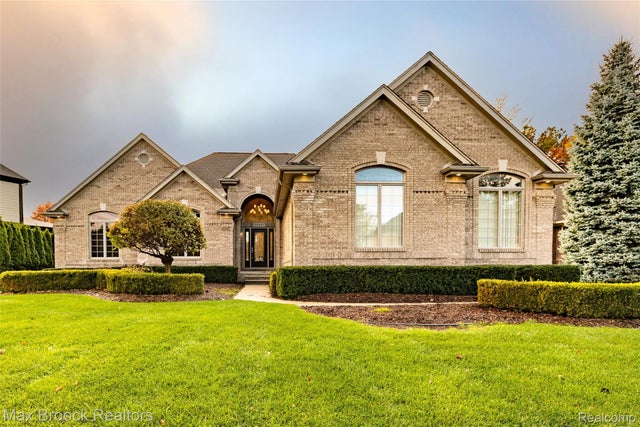 52221 Chickadee, Utica city