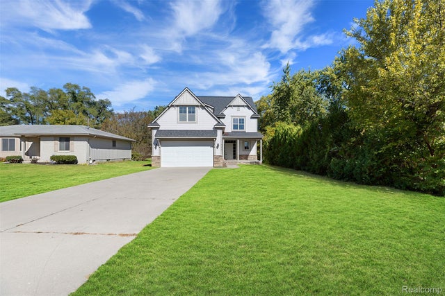 42260 Five Mile Road, Plymouth city