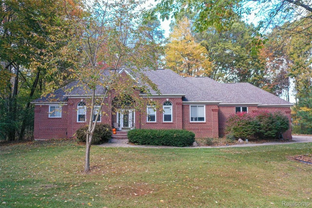 5812 Pine Breeze Drive, Independence charter township