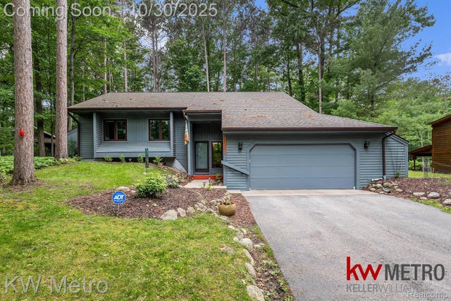 4281 Baywood Drive, Acme township