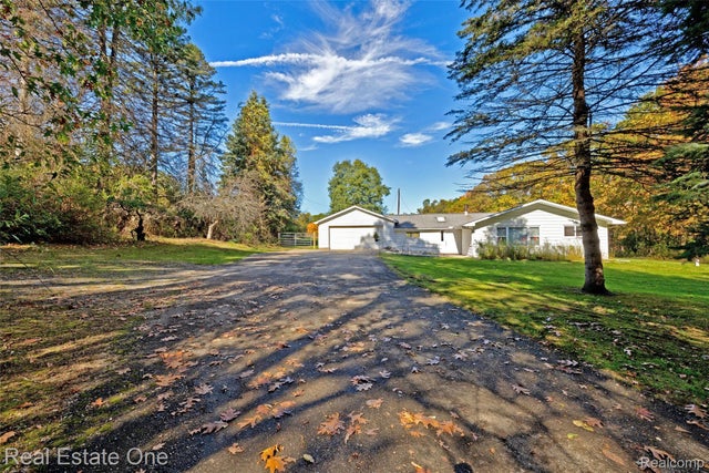 9150 Rattalee Lake Road, Springfield charter township