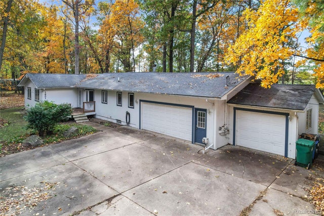 1431 E Commerce Road, Commerce charter township