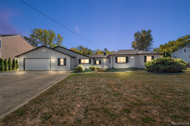 2950 Iowa Drive, Troy city