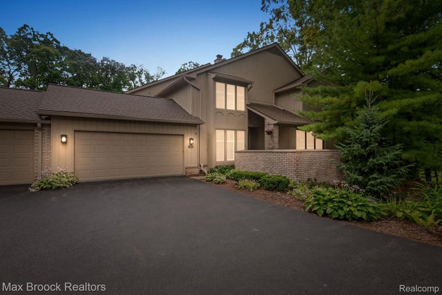 1109 Ivyglen Circle, Bloomfield charter township