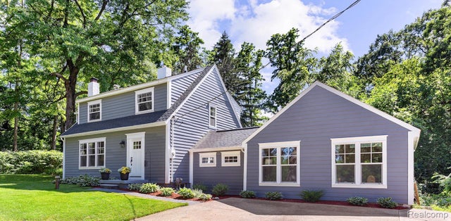 11646 Dixie Highway, Holly township