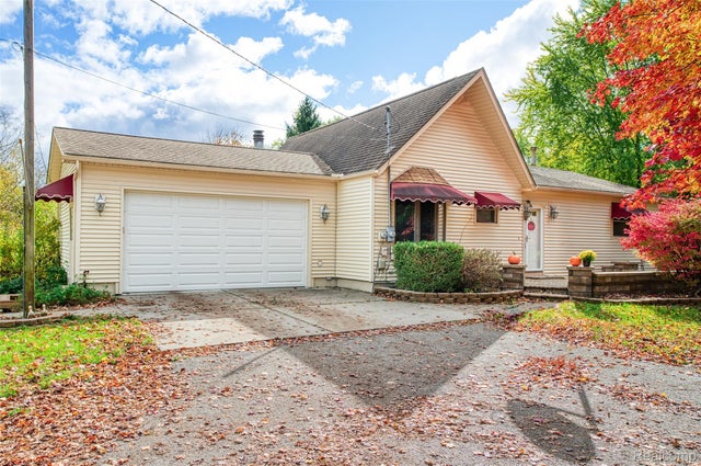 680 S Hacker Road, Genoa township