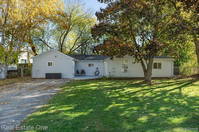 1375 Nokomis Way, Waterford charter township