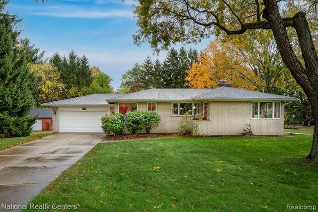 837 Dakota, Rochester Hills city