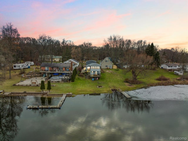 3529 Lakeview Drive, Brandon charter township