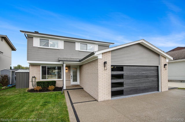 37762 Huron Pointe Drive, Harrison charter township