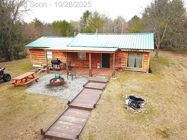 9871 Manitowac Road, Richfield township