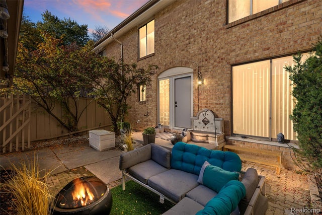 7406 Pebble Pt, West Bloomfield charter township