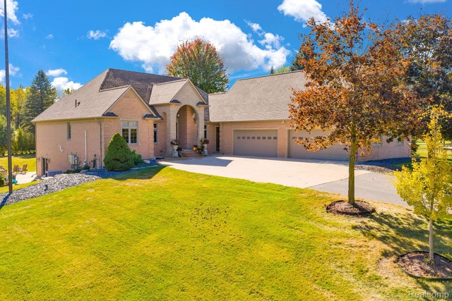 7260 34 Mile Road, Bruce township