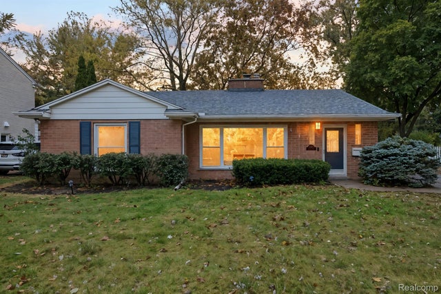 32463 Sheridan, Beverly Hills village