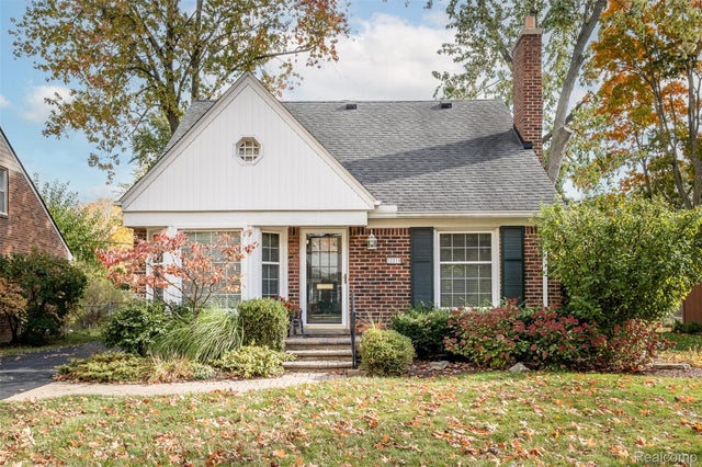 32210 Sheridan Drive, Beverly Hills village