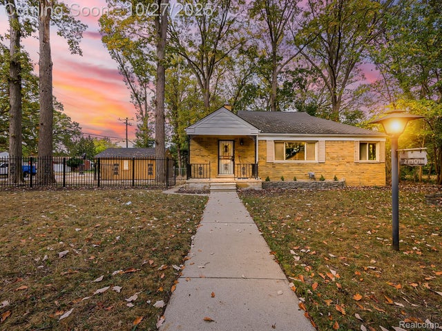 21301 Kipling Street, Oak Park city