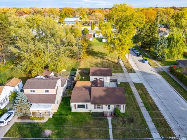 24534 Eureka Avenue, Warren city