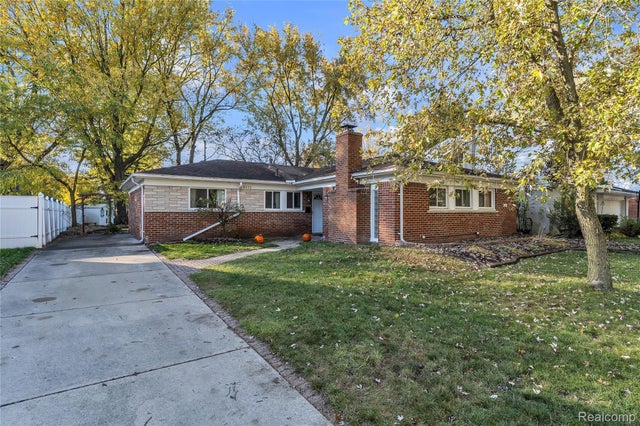 23372 Larkshire Street, Farmington city