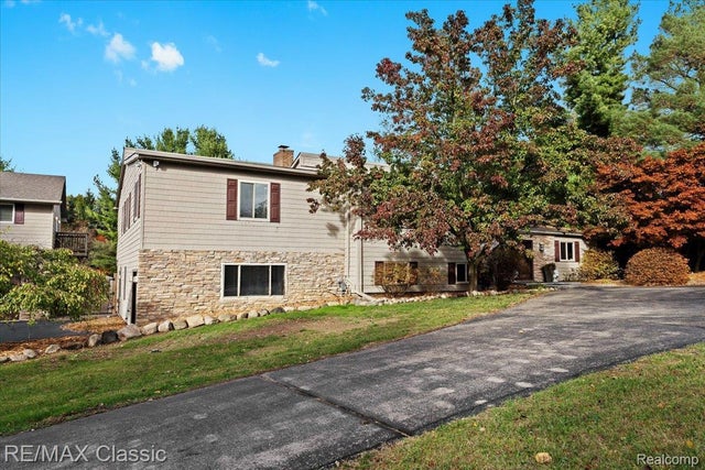 2345 E Commerce Street, Milford charter township