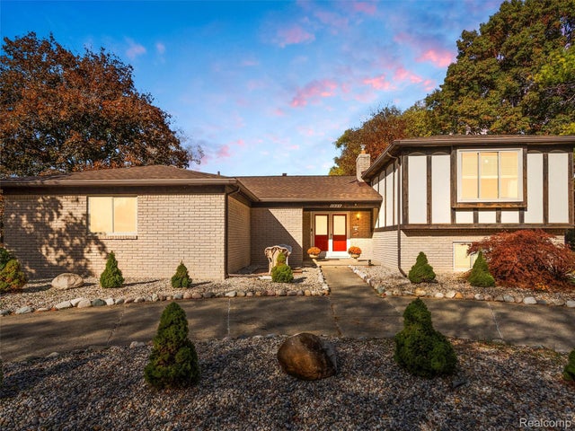 1939 Chancery Drive, Troy city