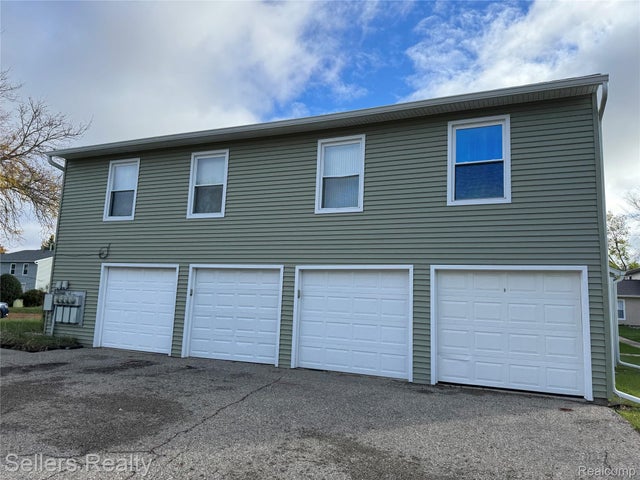 9415 Parkwood N, Davison city