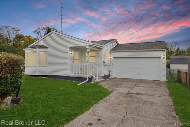 1445 Ready Avenue, Burton city