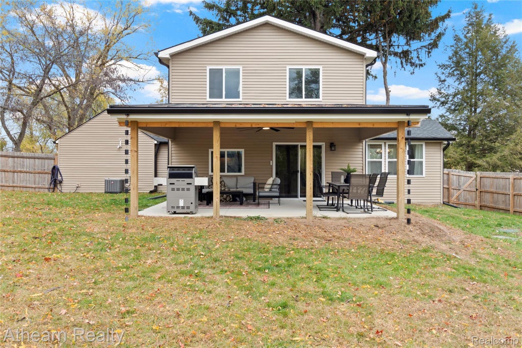 5079 Thompson Road, Fenton city