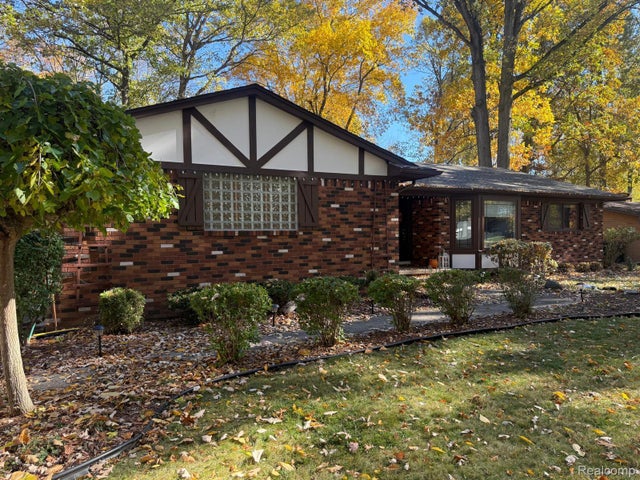 15608 Hidden Lane, Livonia city