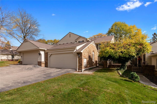 6906 Pebblecreek Woods Drive, West Bloomfield charter township