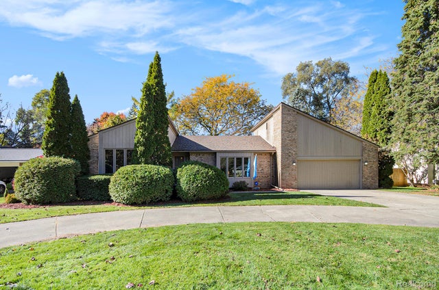 6429 Woodglen Drive, Independence charter township
