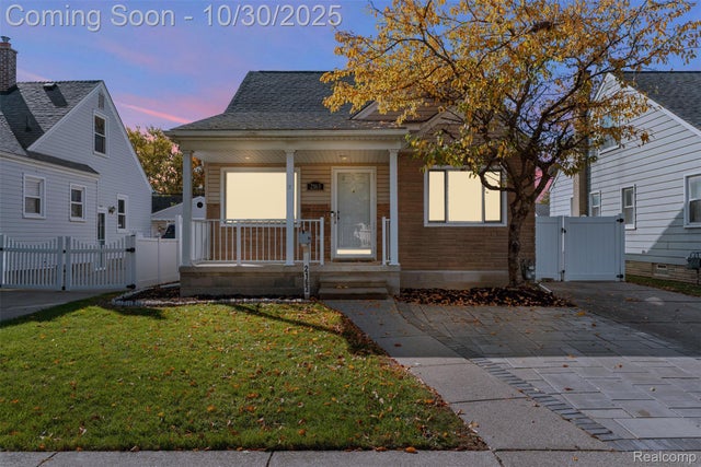 2163 Cleveland Avenue, Lincoln Park city