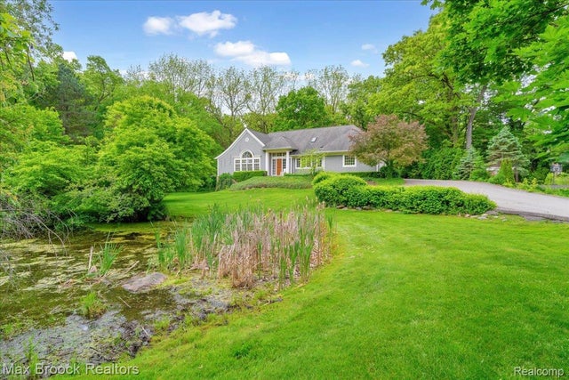 3826 Lakecrest Drive, Bloomfield charter township