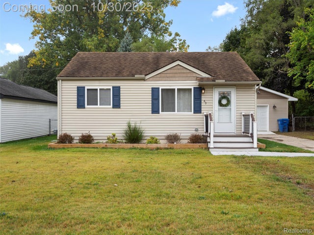 43 Doremus Avenue, Waterford charter township