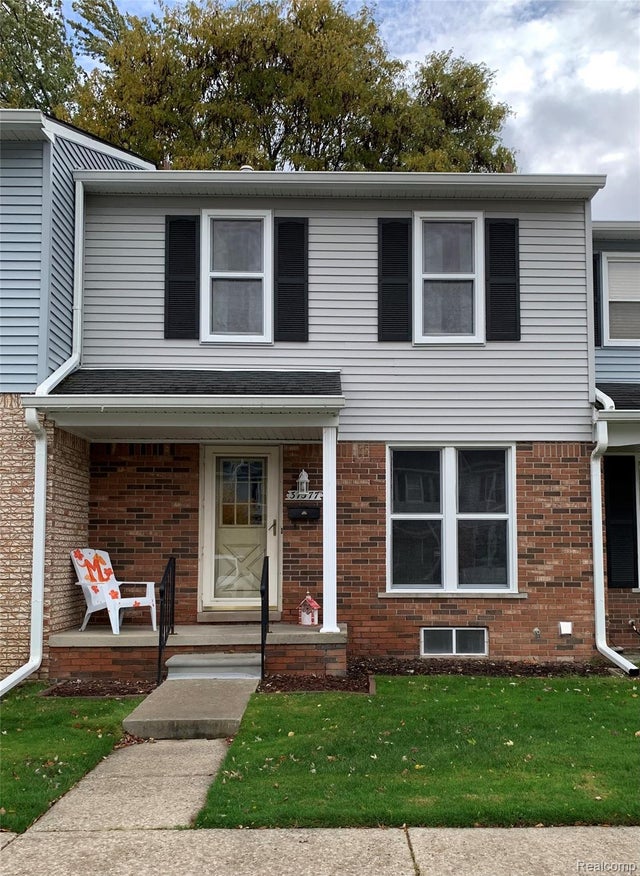 37377 Charter Oaks Boulevard 492, Clinton charter township