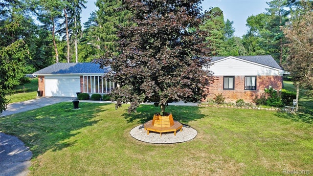 300 Sherman Court, Ortonville village