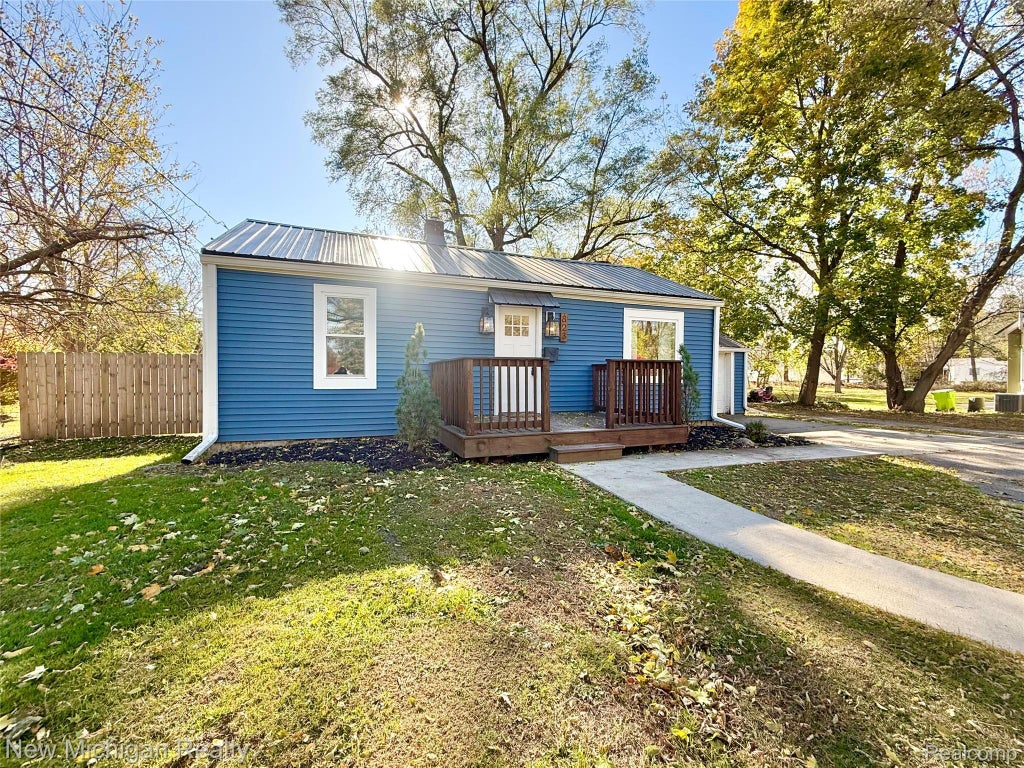 823 W Silver Lake Road, Fenton city