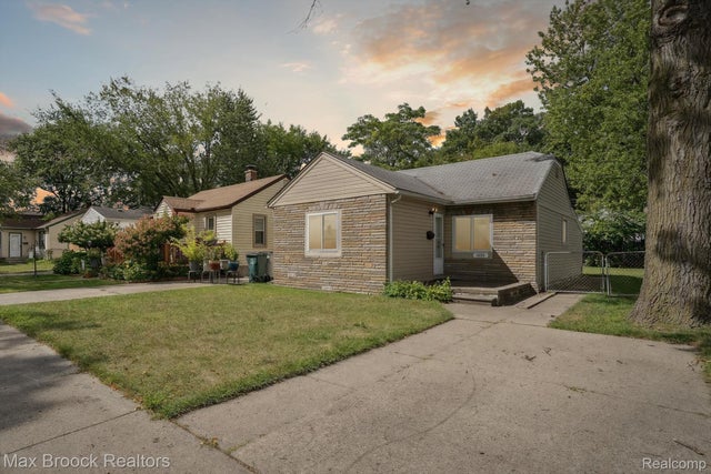 1033 E Evelyn Avenue, Hazel Park city
