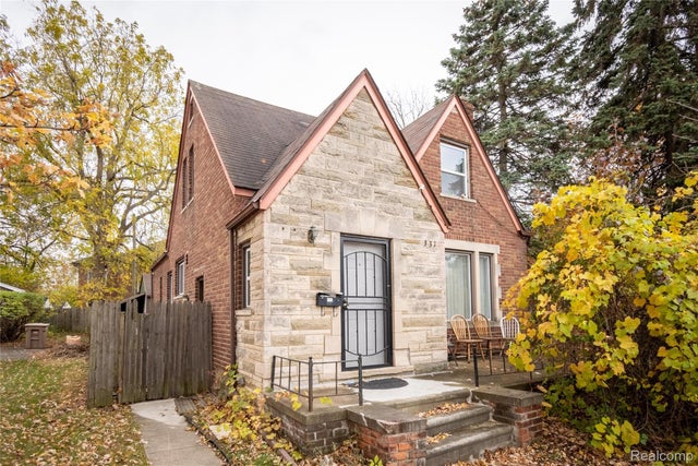 331 Elizabeth Lake Road, Pontiac city