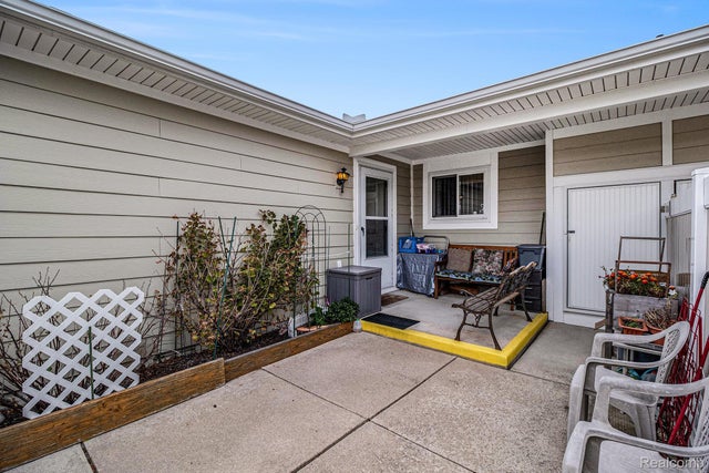 39824 Village Wood Circle, Novi city