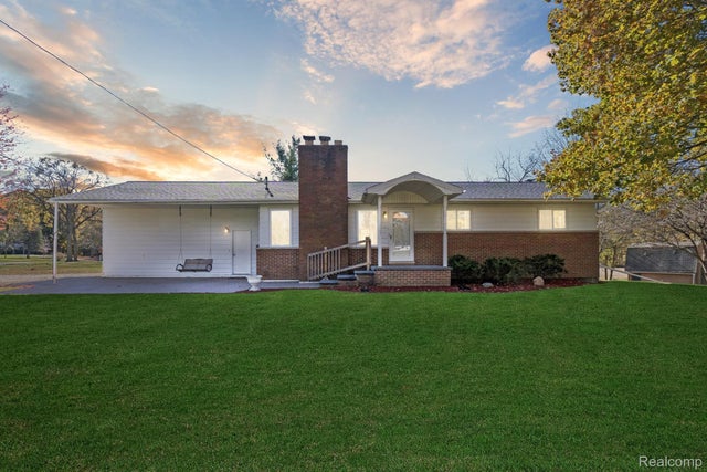 15016 East Road, Maple Grove township